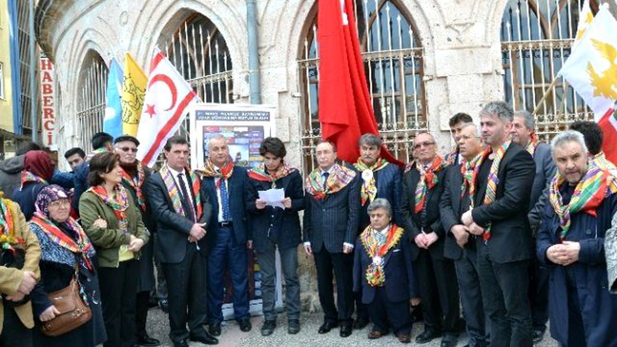 Yörüklerden Bayraklı Tepki