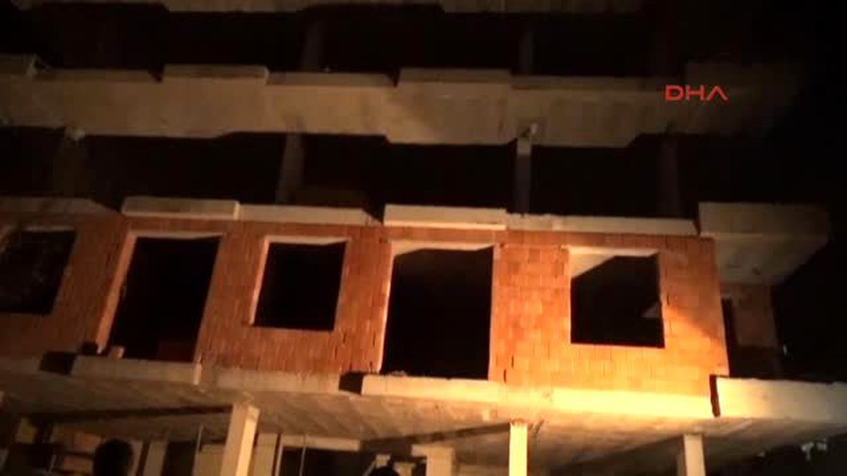 İnşaattan Atlayan Liseli Kız, Tahta Parçalarının Üzerine Düştü
