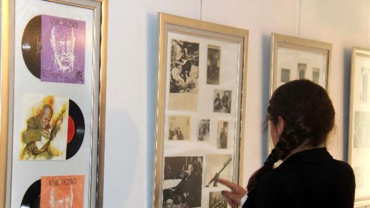 Aşık Veysel Dostlarını Bekliyor