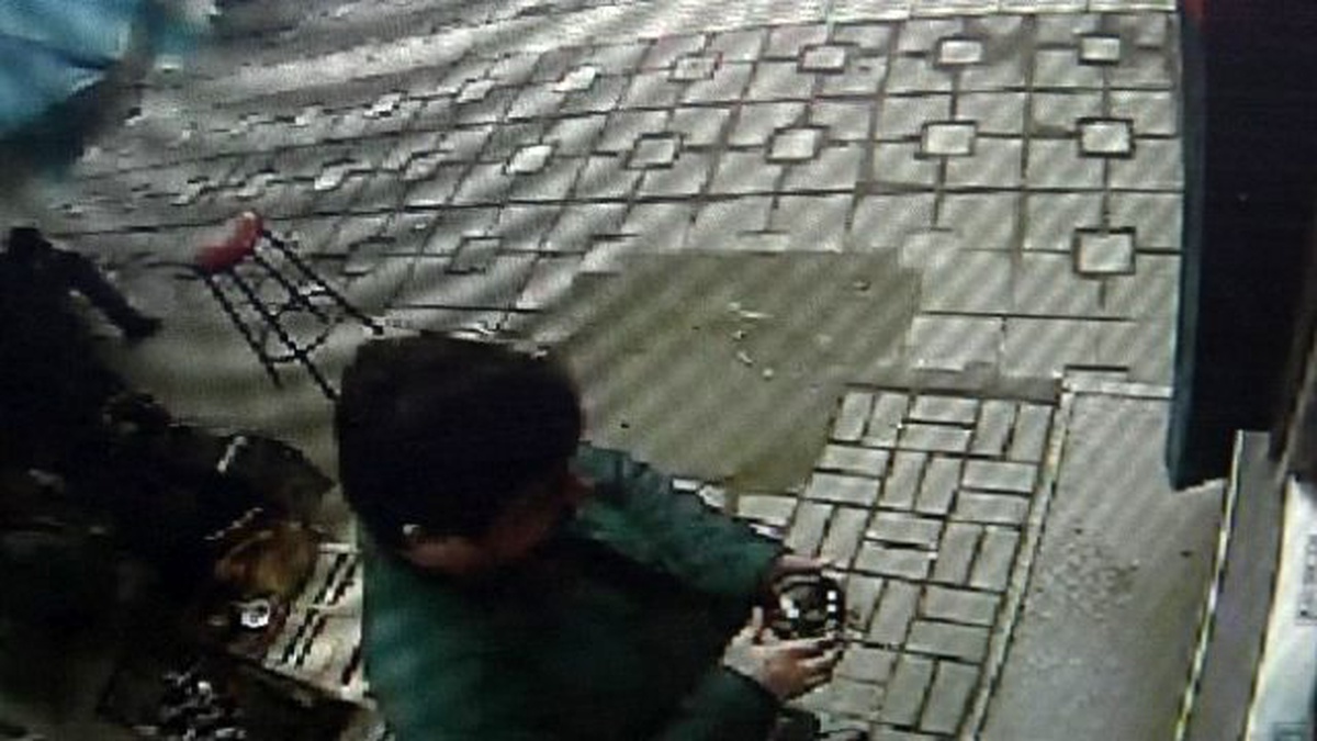 Atm Dolandırıcısı Bir Buçuk Saatte 22 Kişinin Hesabını Boşalttı
