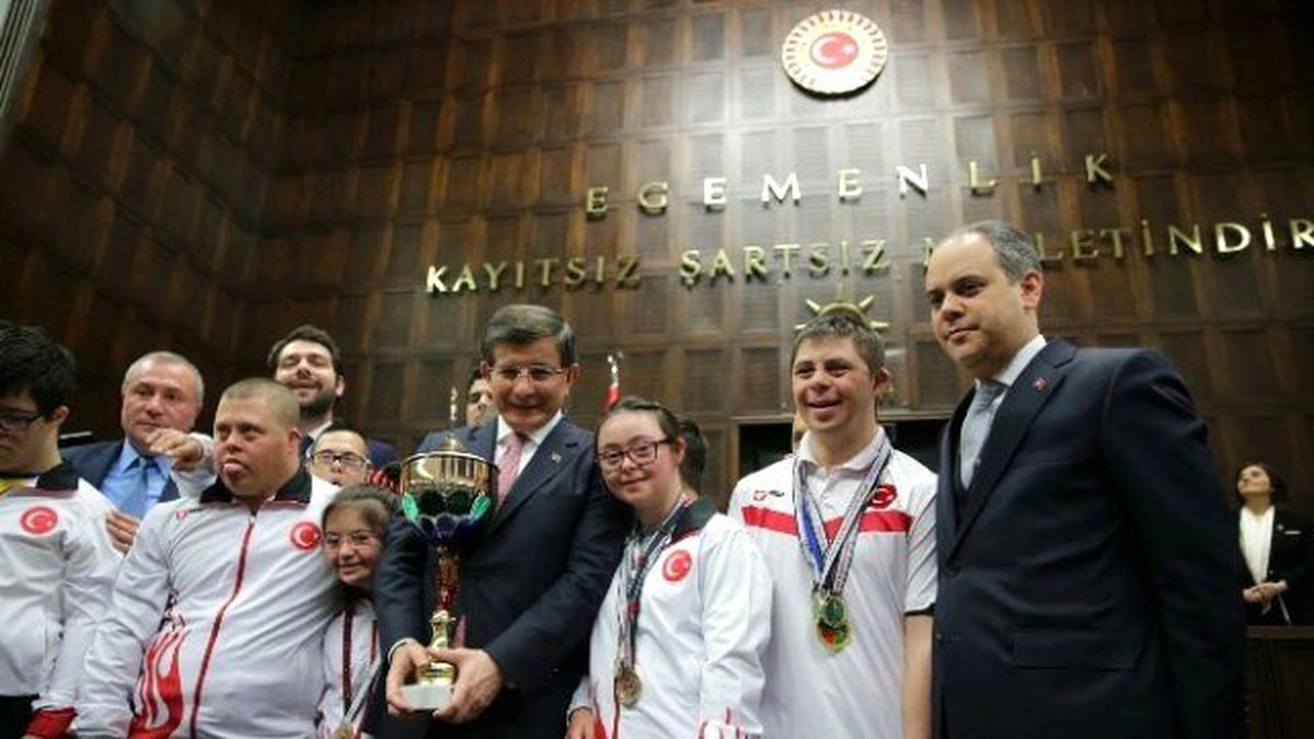 Başbakan Davutoğlu, Özel Sporcuları Kabul Etti