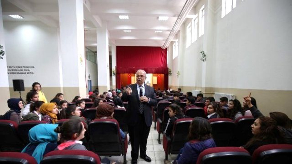 Başkan Kutlu, Mezun Olduğu Okulun Öğrencileriyle Buluştu