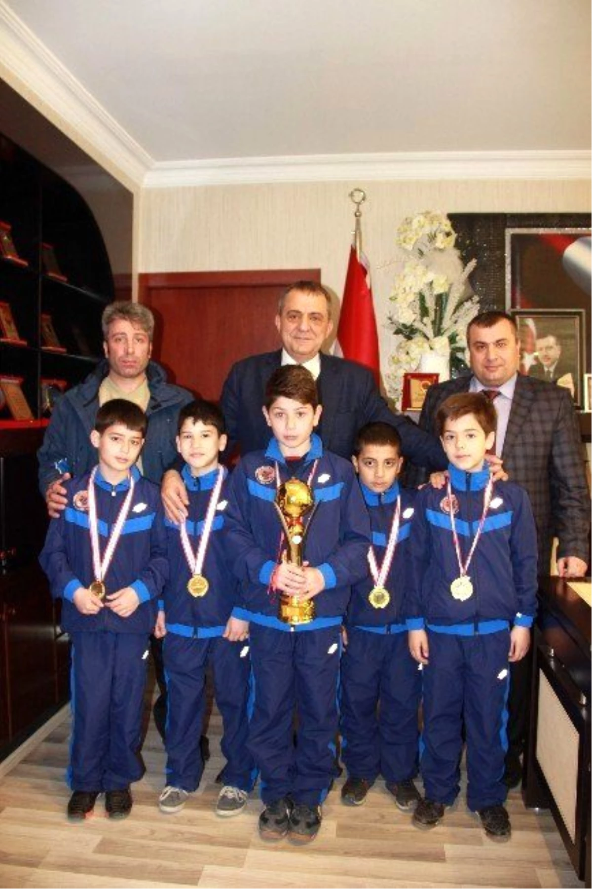 Başkan Sağıroğlu Şampiyonları Ödüllendirdi