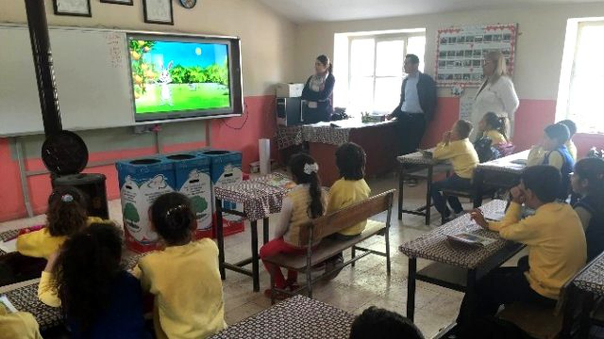 Başkan Sözlü\'ye Mektup Yazdılar, Eğitim ve Atık Kutusu Aldılar