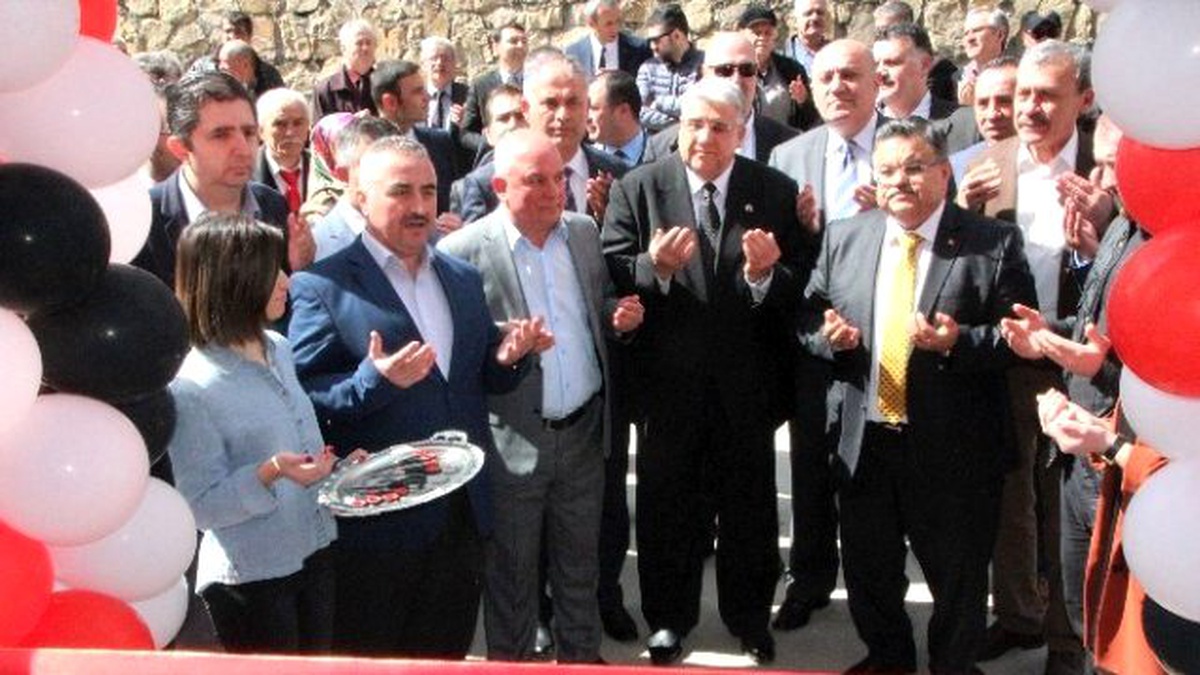 Bilecik\'te Protokol Üyeleri Mağaza Açılışında Buluştu