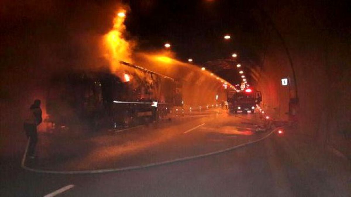 Bolu Dağı Tüneli, Tır Yangını Nedeniyle Ulaşıma Kapandı (4)