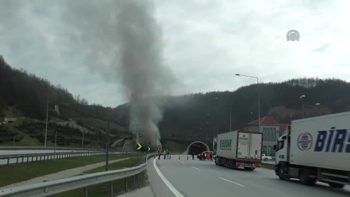 Bolu Dağı Tüneli'nde Yangın Dehşeti! Tünel Ulaşıma Kapandı