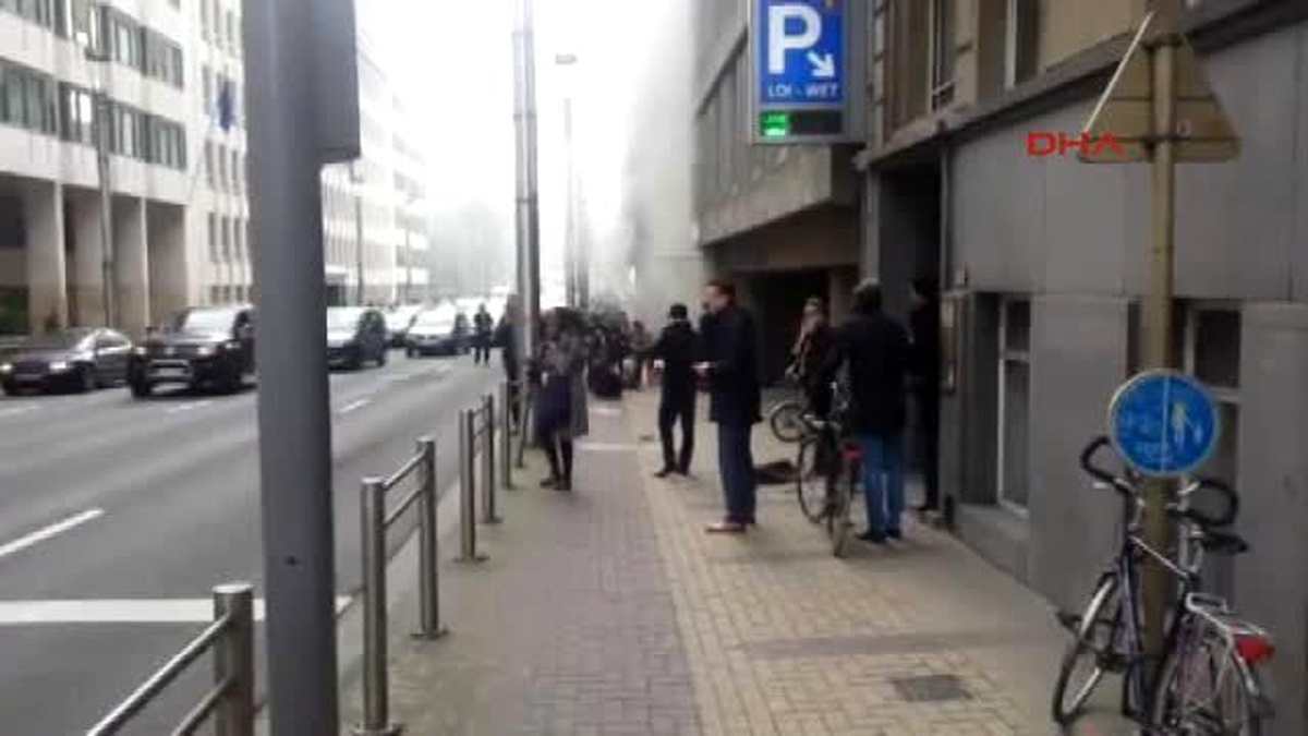 Brüksel Havalimanı\'nda İki Patlama Meydana Geldi Metro İstasyonu