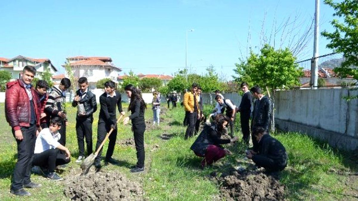 Dalyan\'da Ormancılık Haftasında Fidanlar Toprakla Buluştu