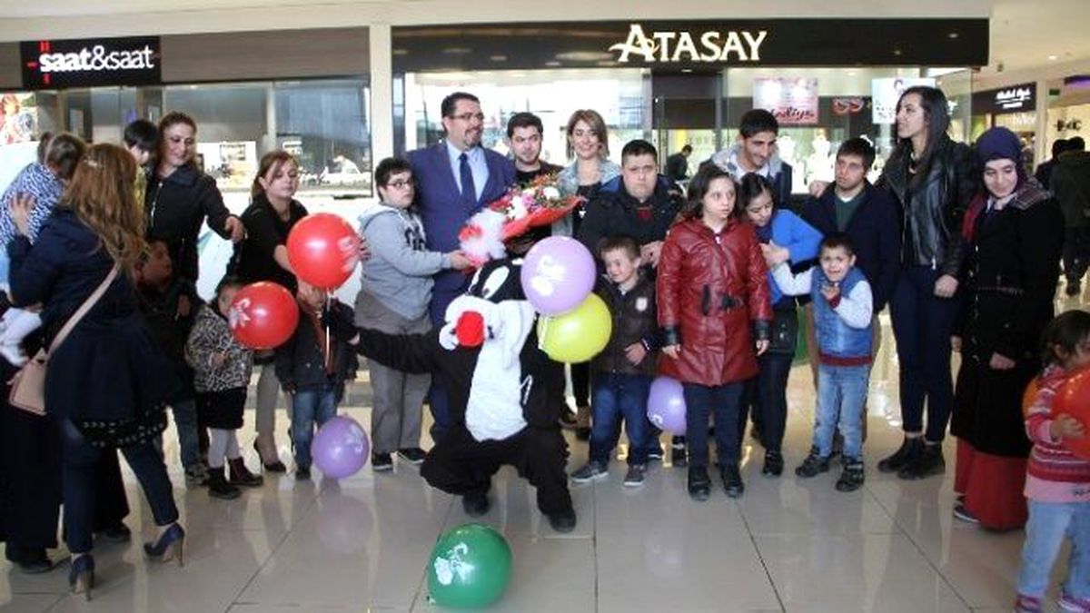 Down Sendromu Çocukların Avm Keyfi