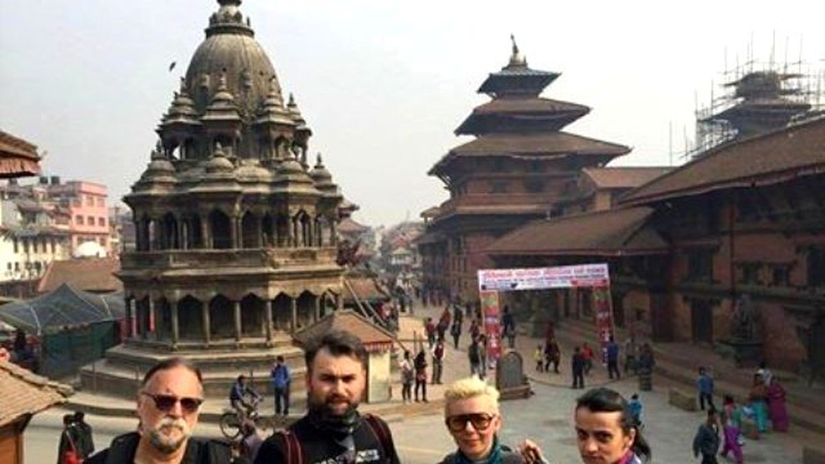 Efod, Nepal\'i Fotoğrafladı