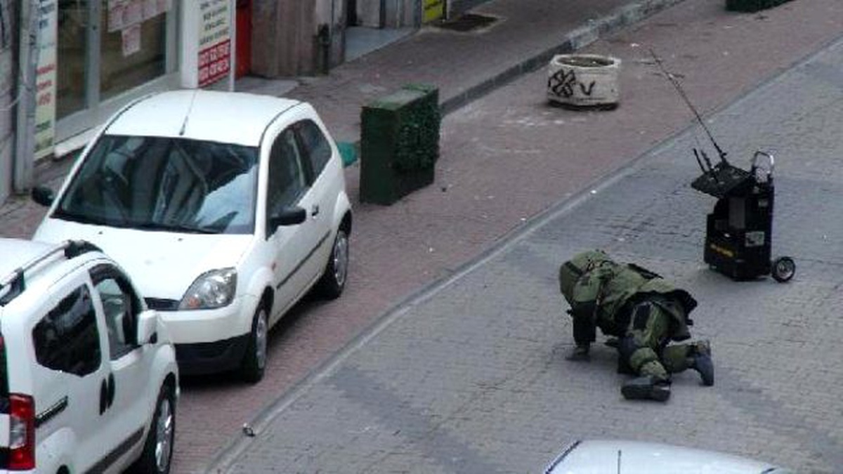 Ek Fotoğraflarla Geniş Haber Yeniden//şüpheli Otomobilin Arama Kaydı ve Çalıntı Olduğu Tespit Edildi