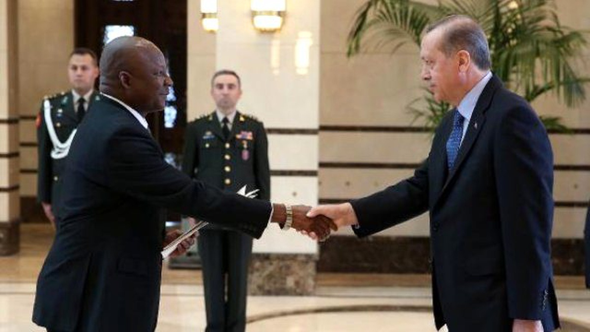 Güney Afrika Cumhuriyeti Büyükelçisi\'nden Cumhurbaşkanı Erdoğan\'a Güven Mektubu