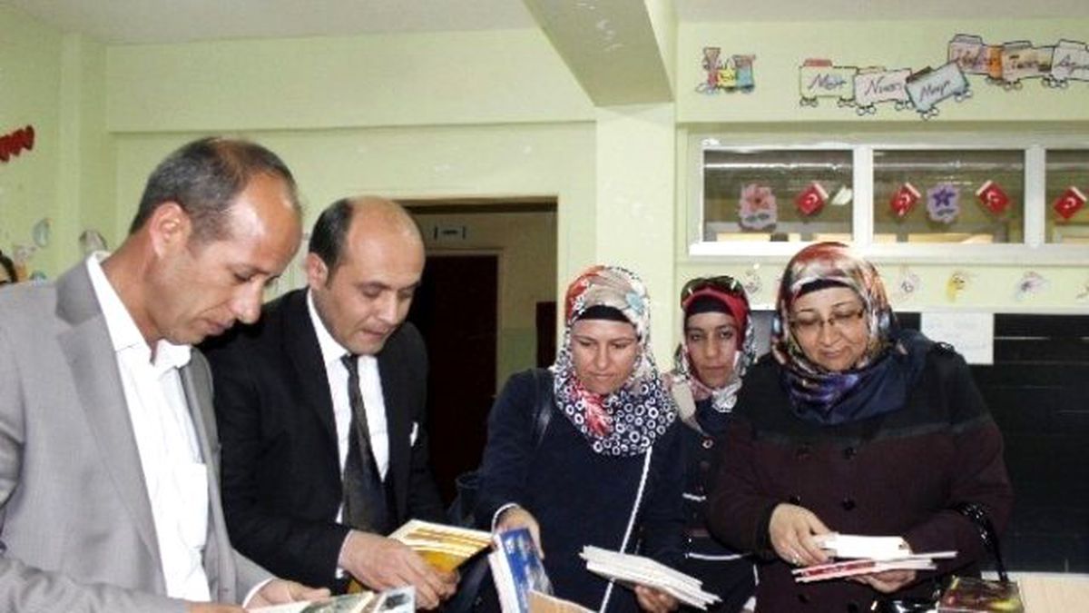 İstanbul\'dan Ceylanpınar İlçesine Kitap ve Bilgisayar Yardımı Yapıldı