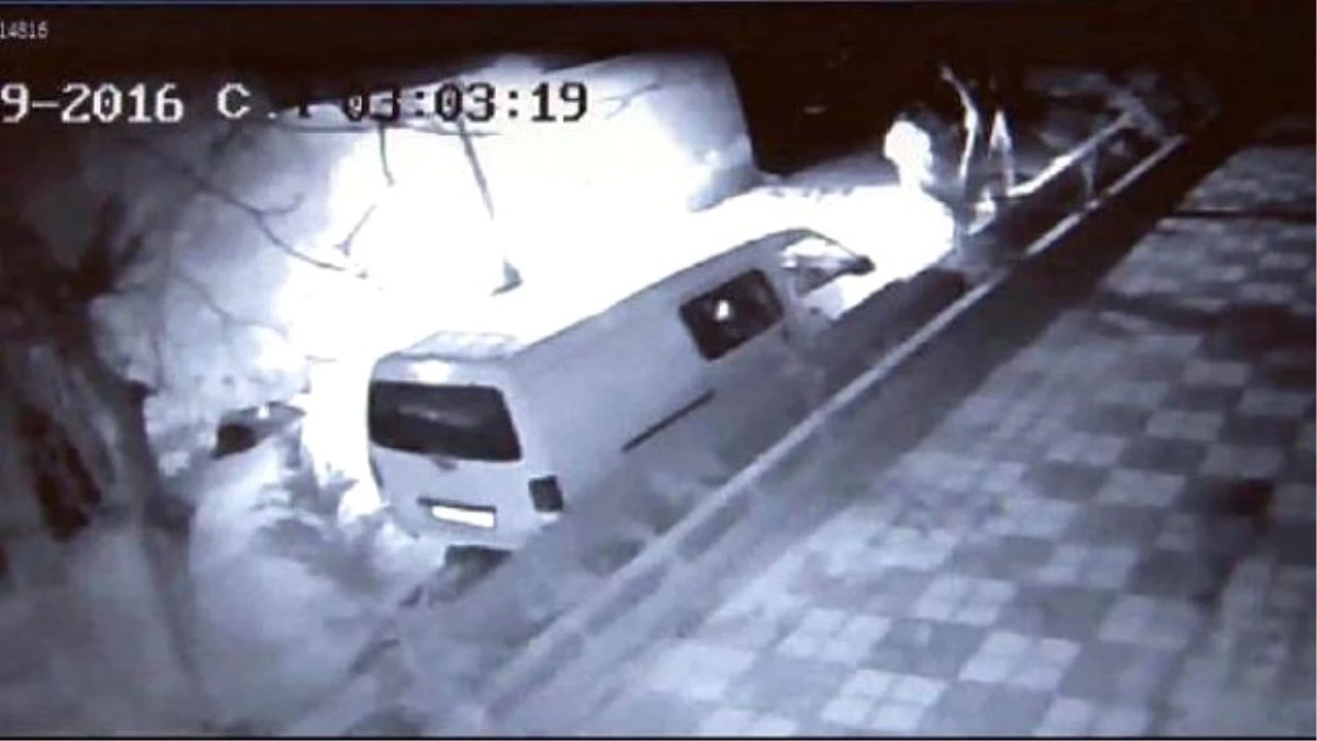 Kadıköy\'de Minibüs Hırsızlığı