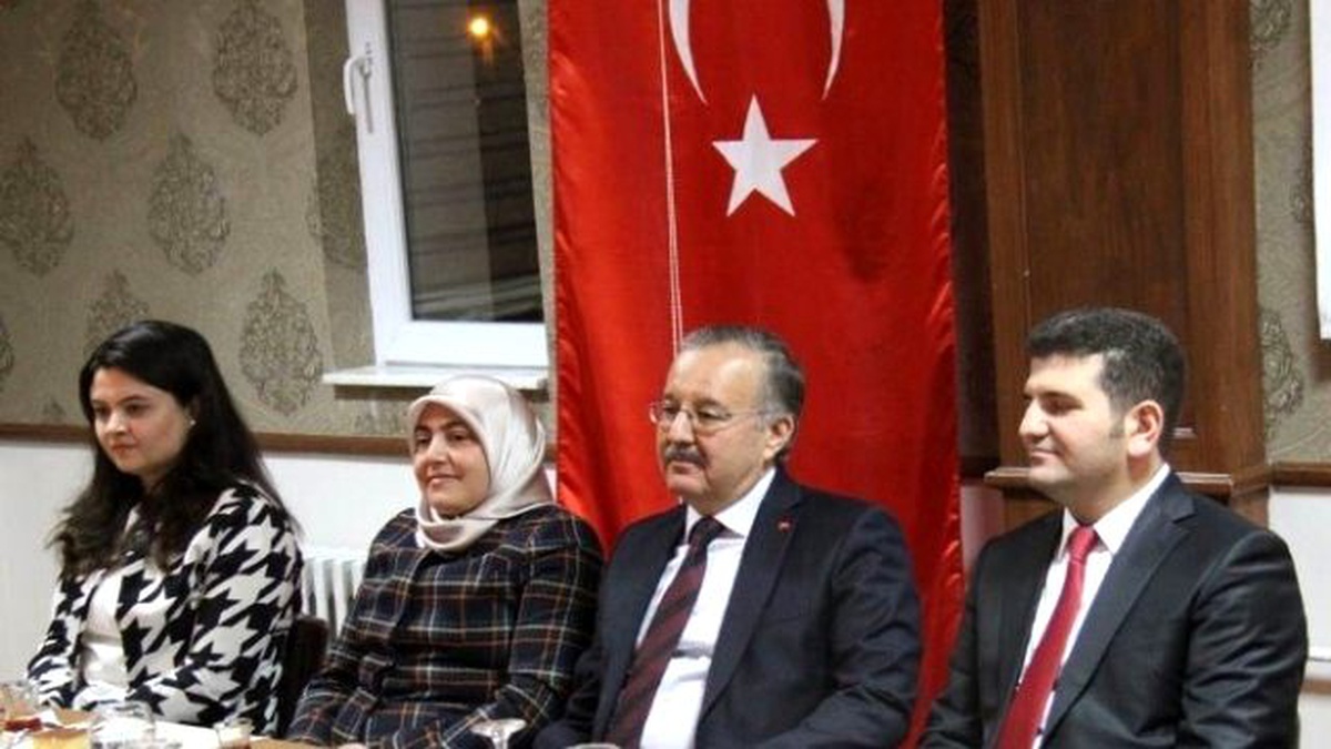 Kars\'ta "Huzurlu Okul Huzurlu Toplum" Projesi Değerlendirme Toplantısı