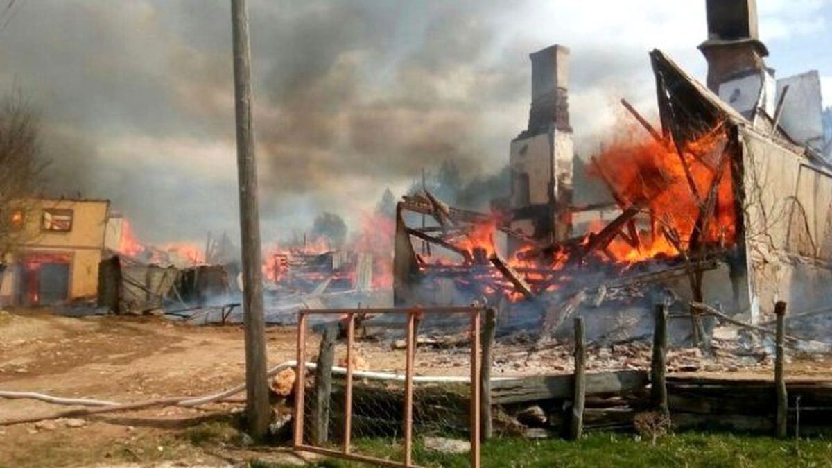 Kastamonu\'da 3 Ev Yandı, 15 Büyükbaş Hayvan Telef Oldu