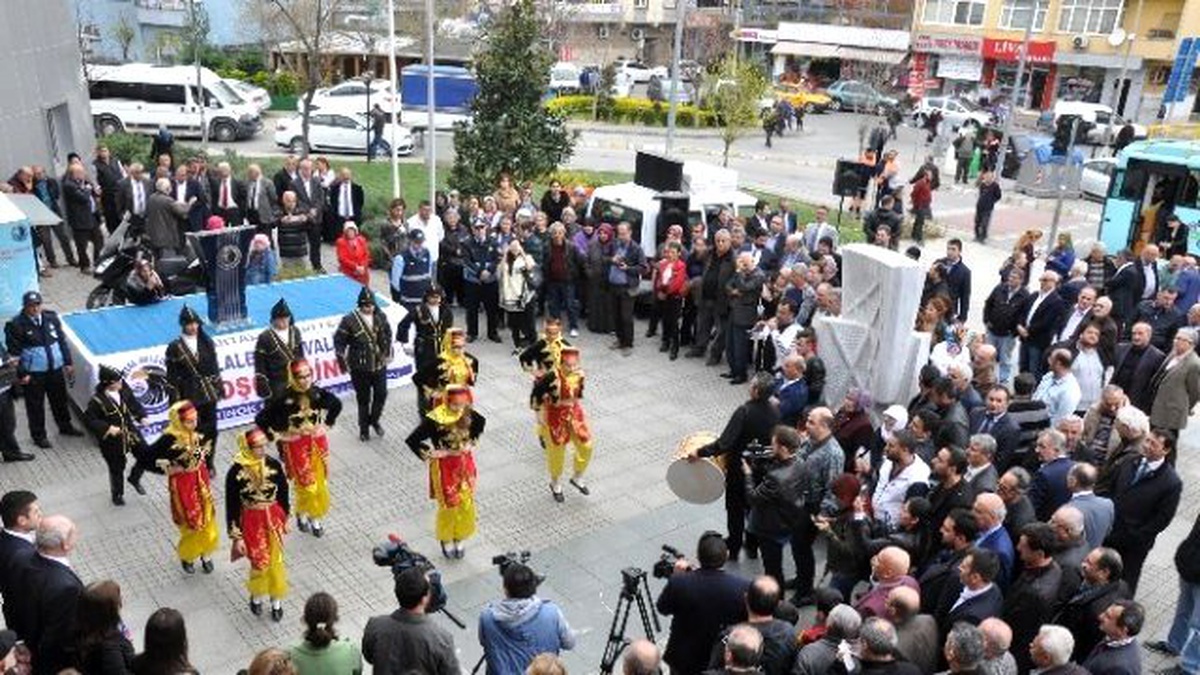 Lale Festivali\'nde Binlerce Lale Soğanı Dağıtıldı