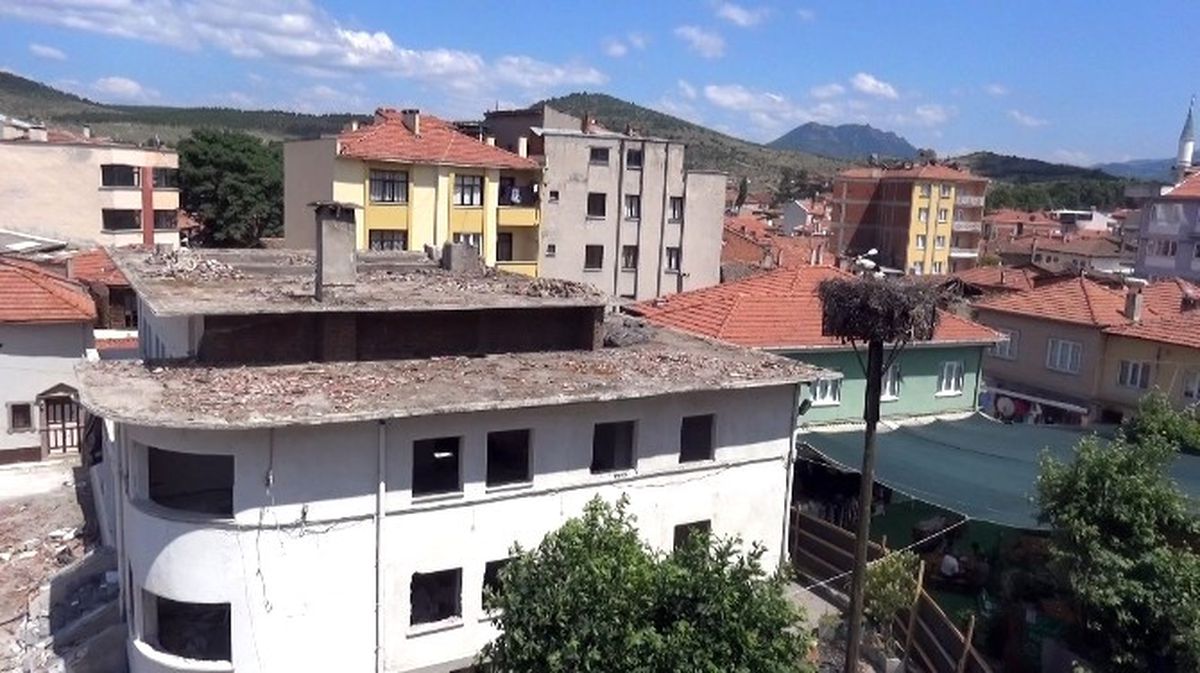 Leylekler Yeni Belediye Binasına Yerleşti