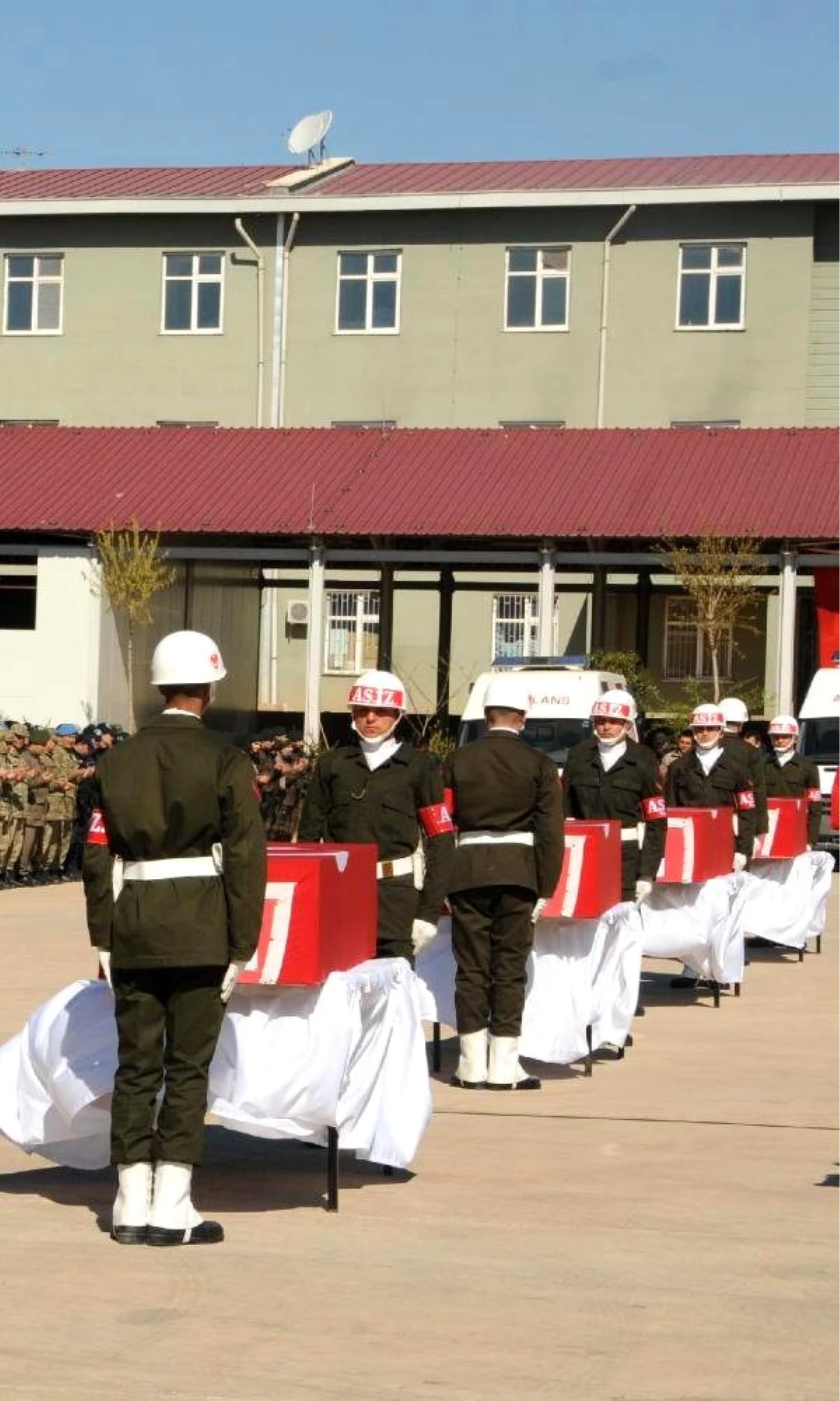 Nusaybin\'deki 4 Şehit Asker İçin Uğurlama Töreni