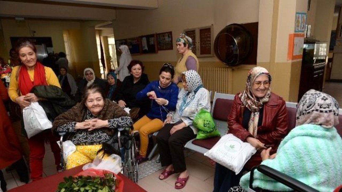 Osmek Kursiyerleri Yaşlıları Unutmadı