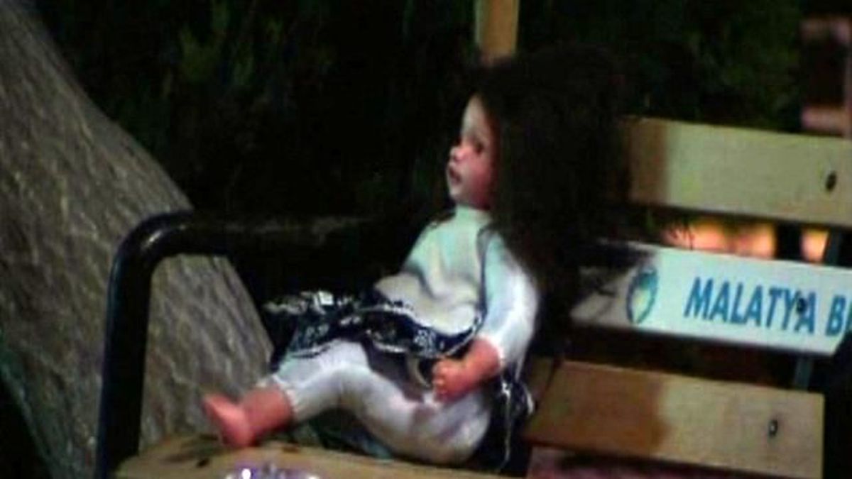 Malatya'da Caddede Unutulan Oyuncak Bebek Panik Yarattı