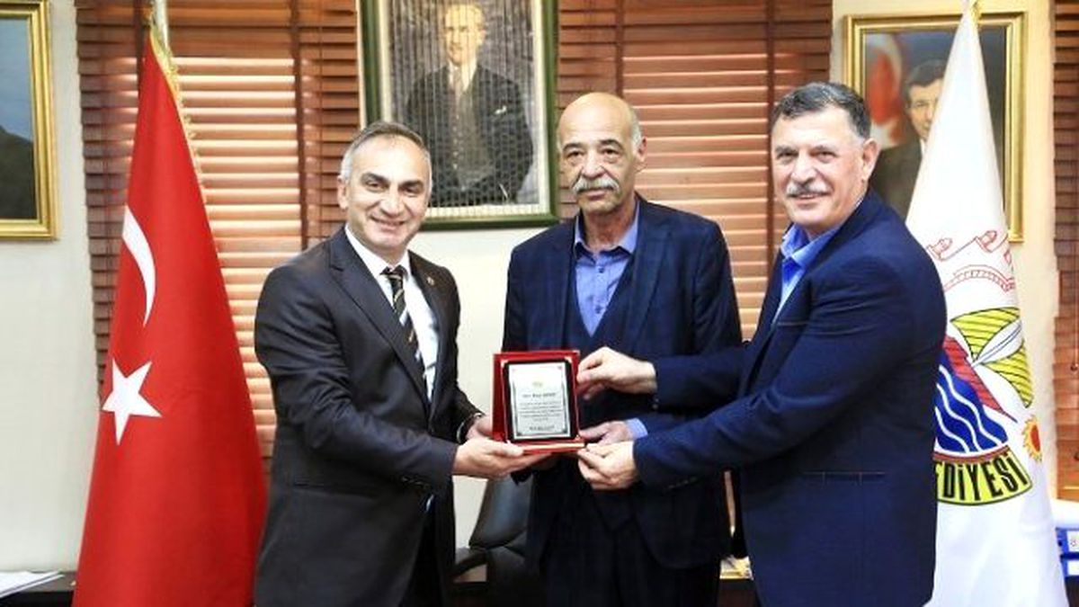 Sapanca\'ya Katkıda Bulunanlara Başkan Yılmazer\'den Plaket