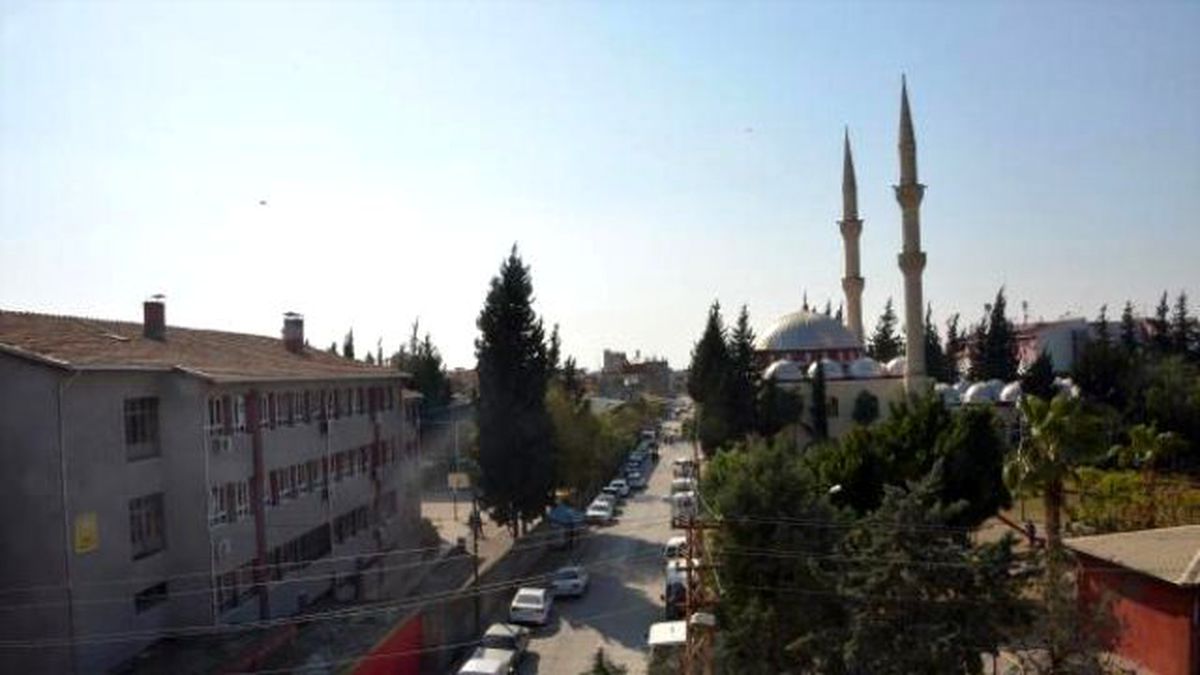 Adana'da Selfie Çekmek İçin Çatıya Çıkan Öğrenciler Terörist Sanıldı