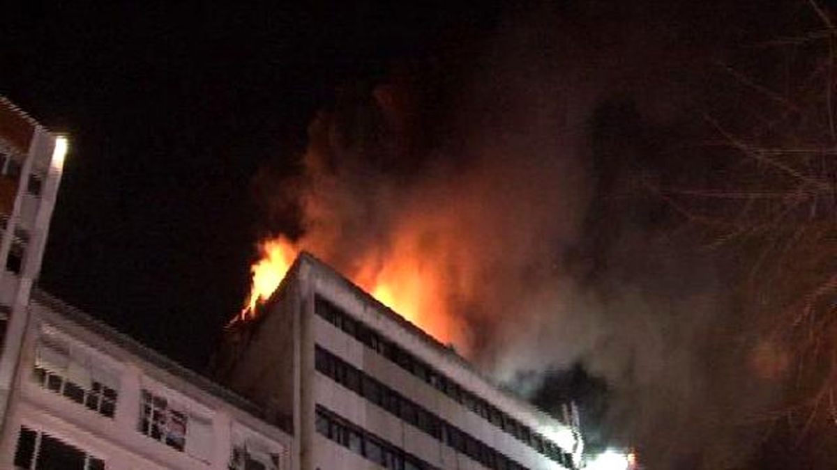 Şişli\'de İş Merkezinde Yangın