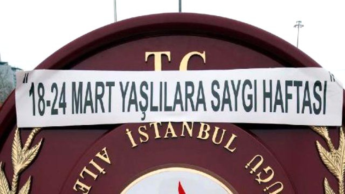 Taksim\'de Yaşlılar Haftası İçin Tören