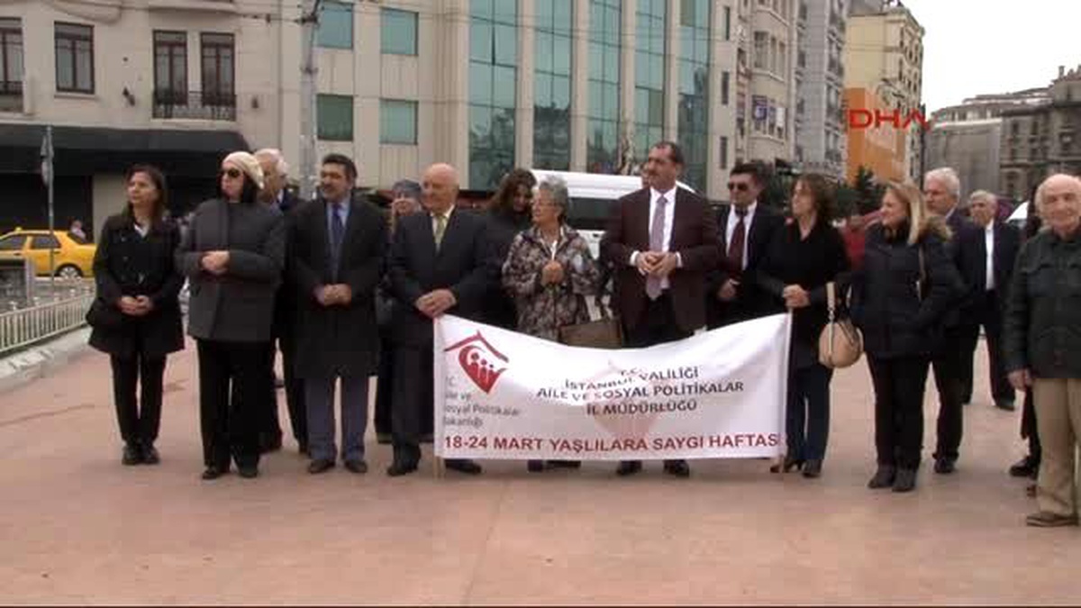 Taksim\'de Yaşlılar Haftası İçin Tören