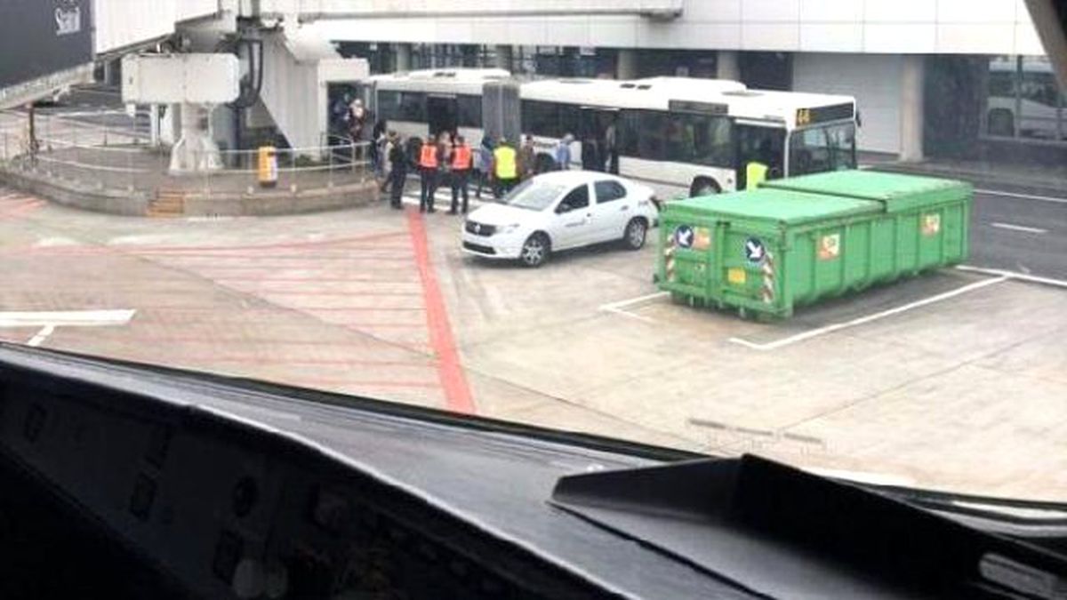 THY Uçağının Pilotu Brüksel\'den Bilgi Verdi