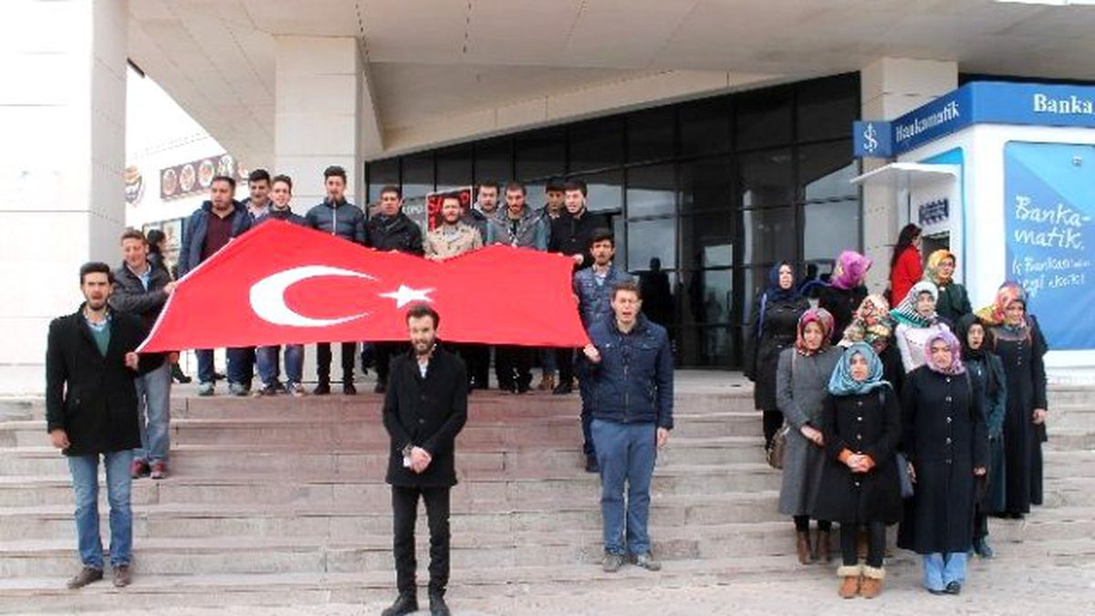 Üniversite Öğrencilerinden Teröre Lanet
