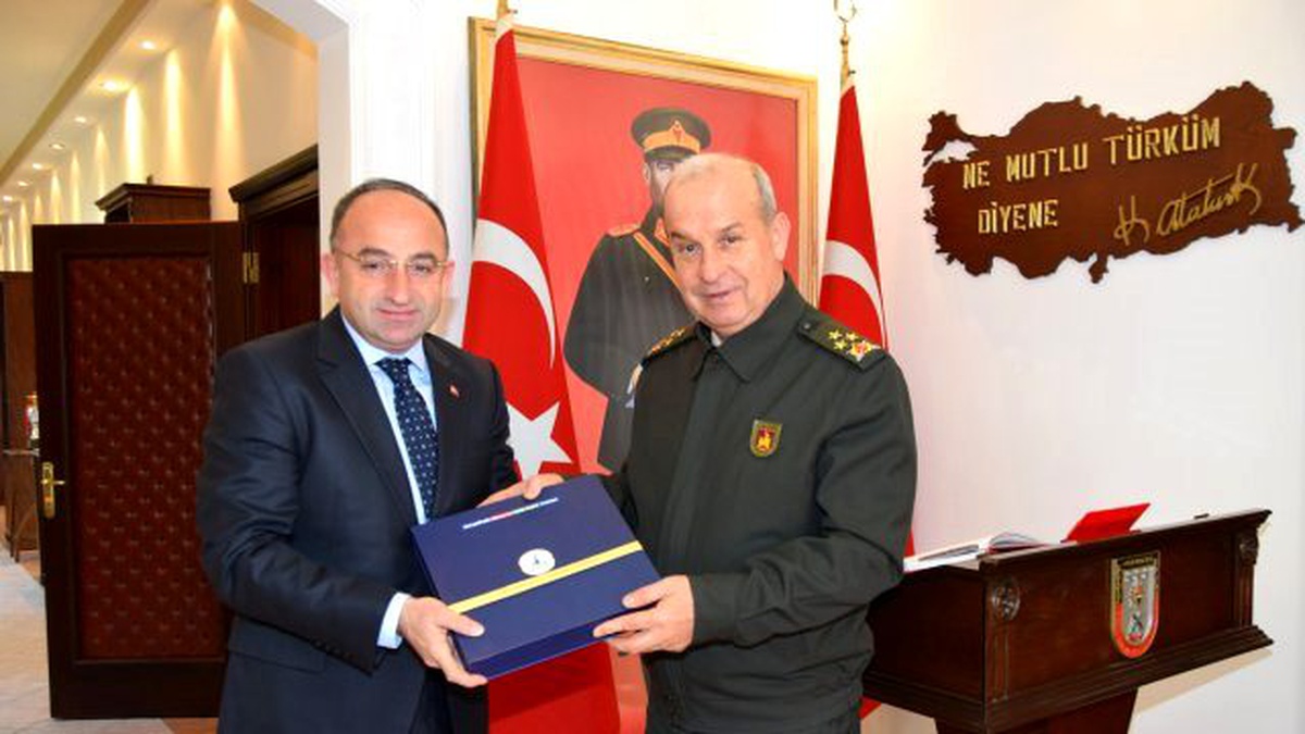Üzülmez, Garnizon Komutanını Ziyaret Etti
