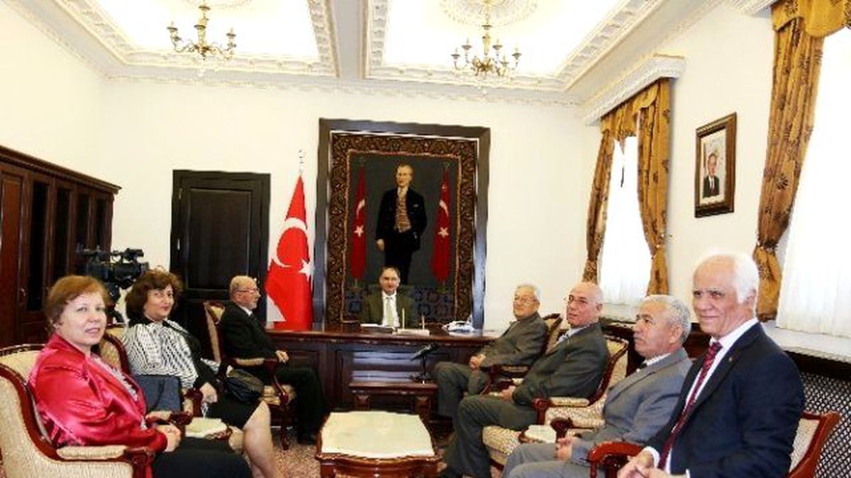 Vali Özkan, Isparta Huzurevi Vakfı Yönetimiyle Biraraya Geldi