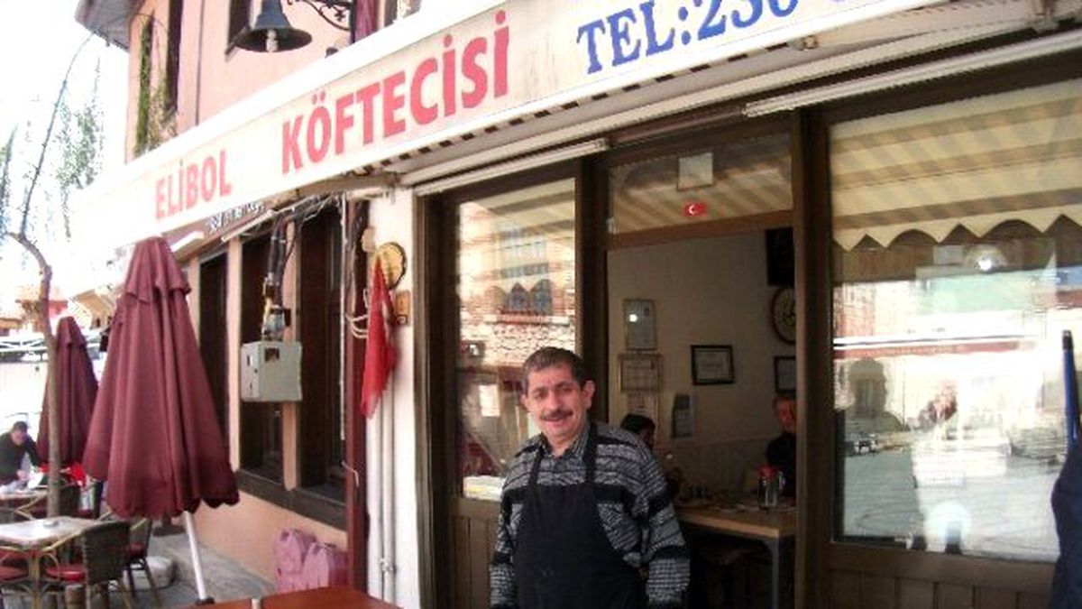 Yarım Asırdır Köfteci Dükkanı