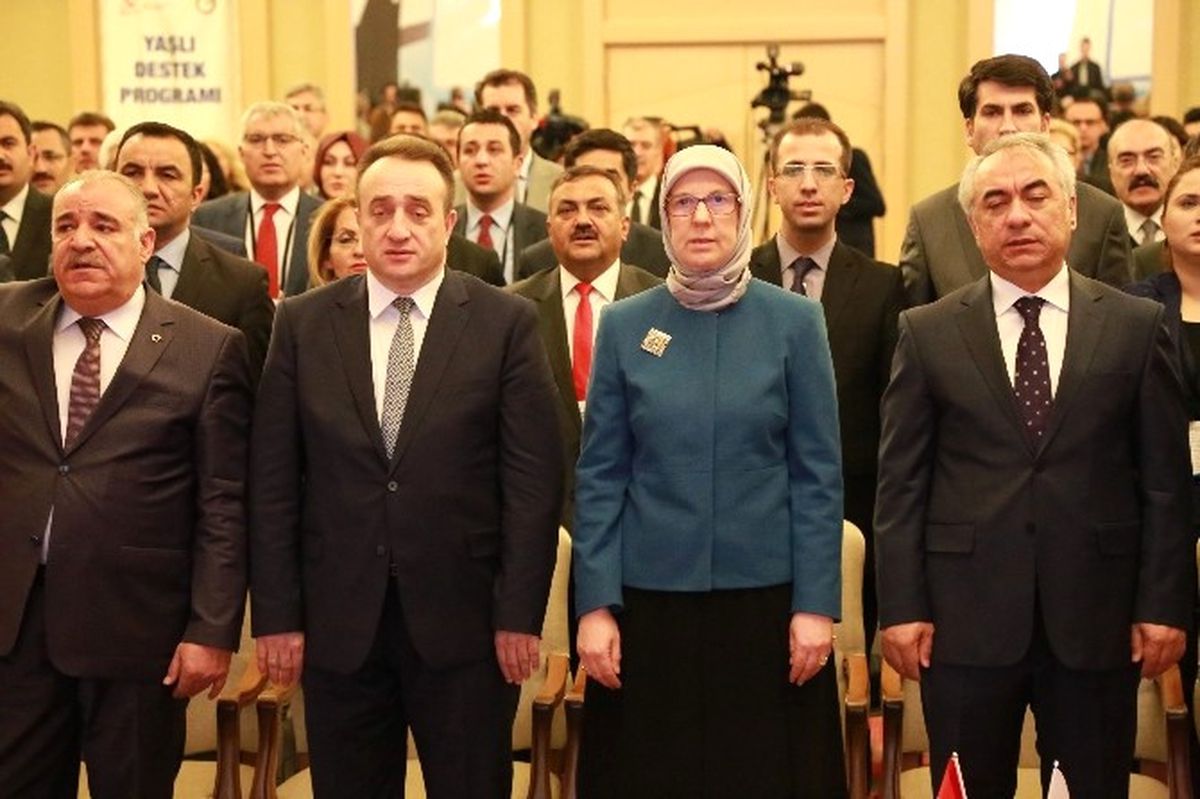 Yaşlı\' Kelimesi \'Tecrübe\' ile Değişecek