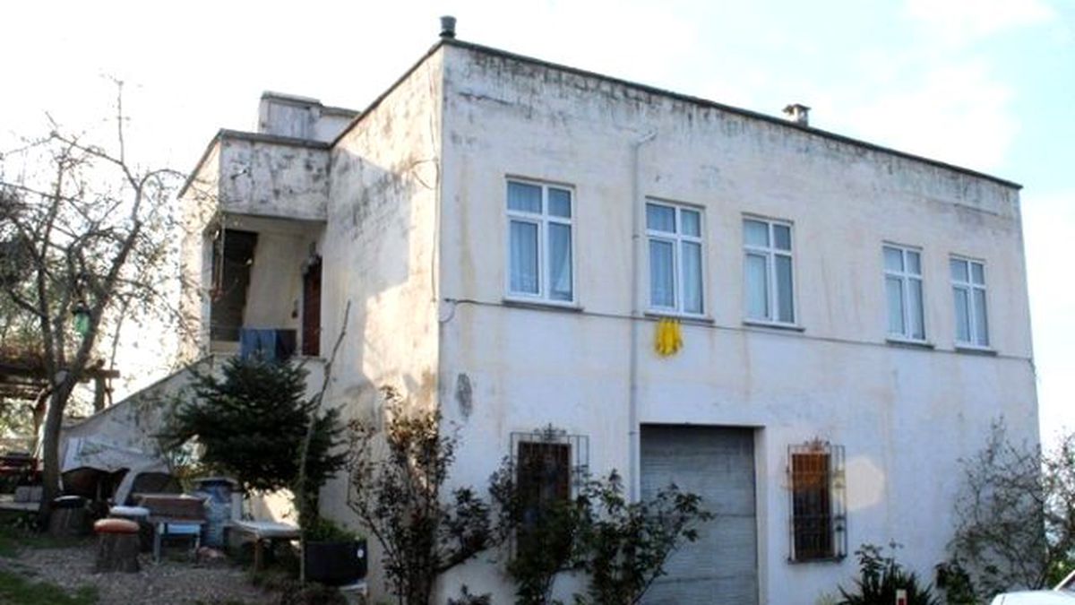Yeğenini Alnından Vurarak Öldürdü