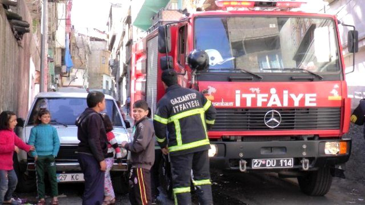 Yola Park Edilen Araçlar Yangına Müdahale Edilmesini Güçleştirdi