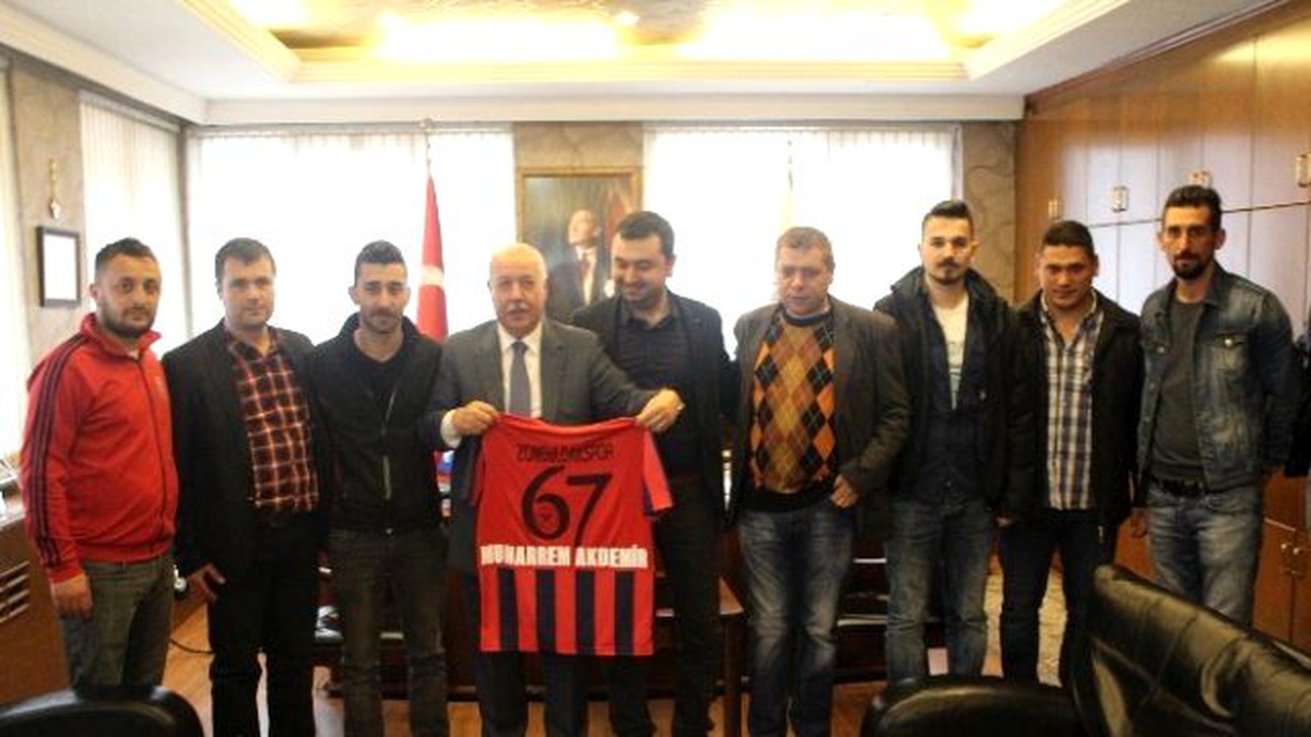 Zonguldakspor Amigoları Başkan Akdemir\'i Ziyaret Eti