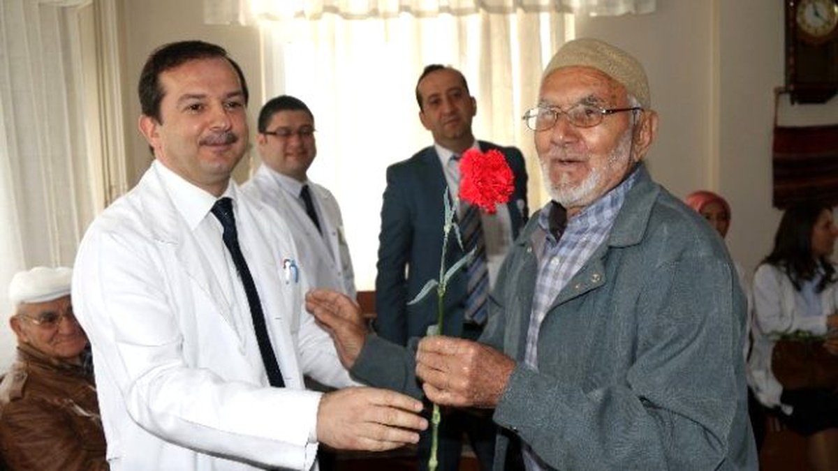 Akhisar Huzurevi Sakinlerine Sağlık Taraması