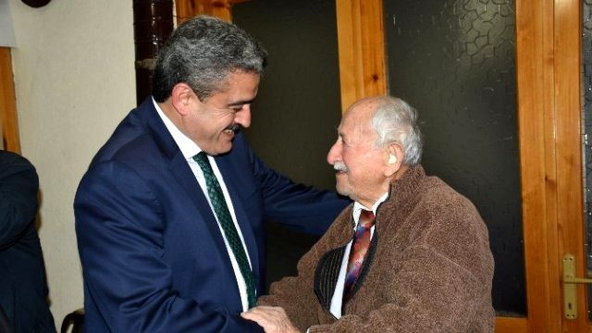 Alıcık, Yaşlılar Haftasında Hüseyin Karasoy\'u Evinde Ziyaret Etti