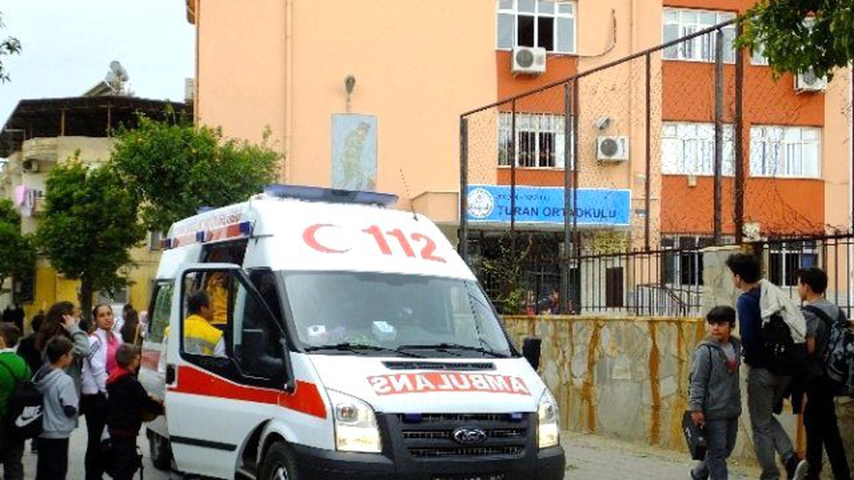 Aydın\'da Tavuklu Pilav Yiyen 15 Öğrenci Zehirlendi