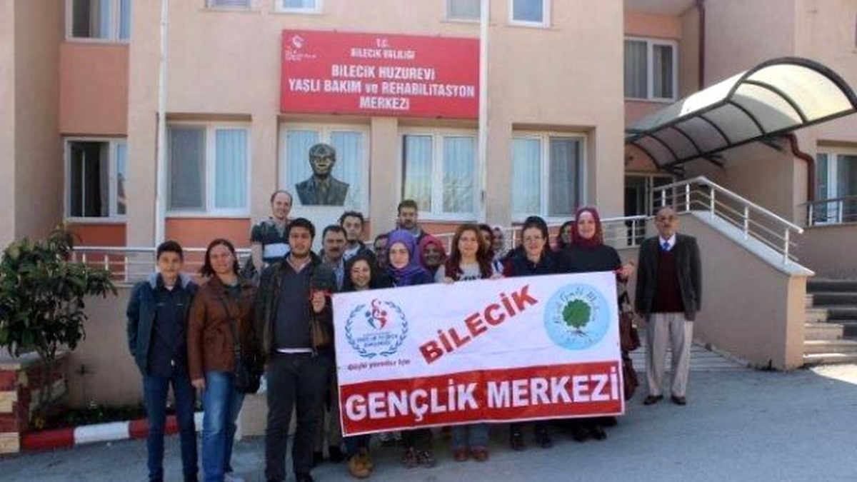 Bilecik Gençlik Merkezi\'nden Huzur Evi Ziyareti