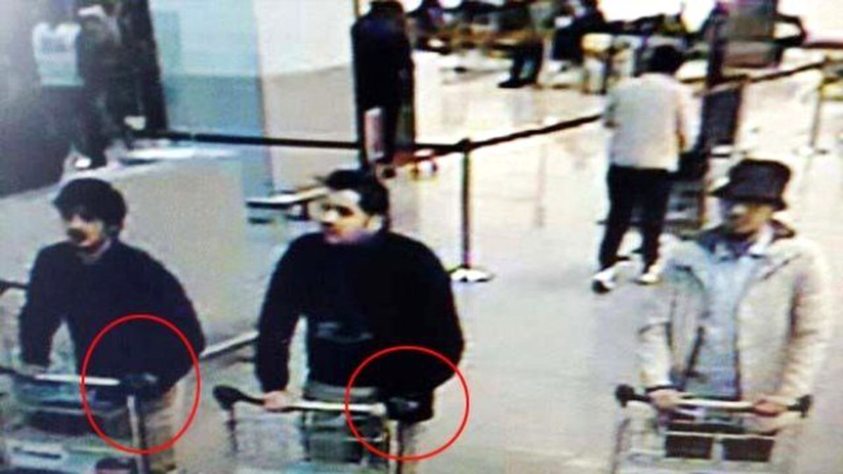 Uzmanlar, Brüksel Bombacılarının Neden Tek Eldiven Taktığını Anlattı