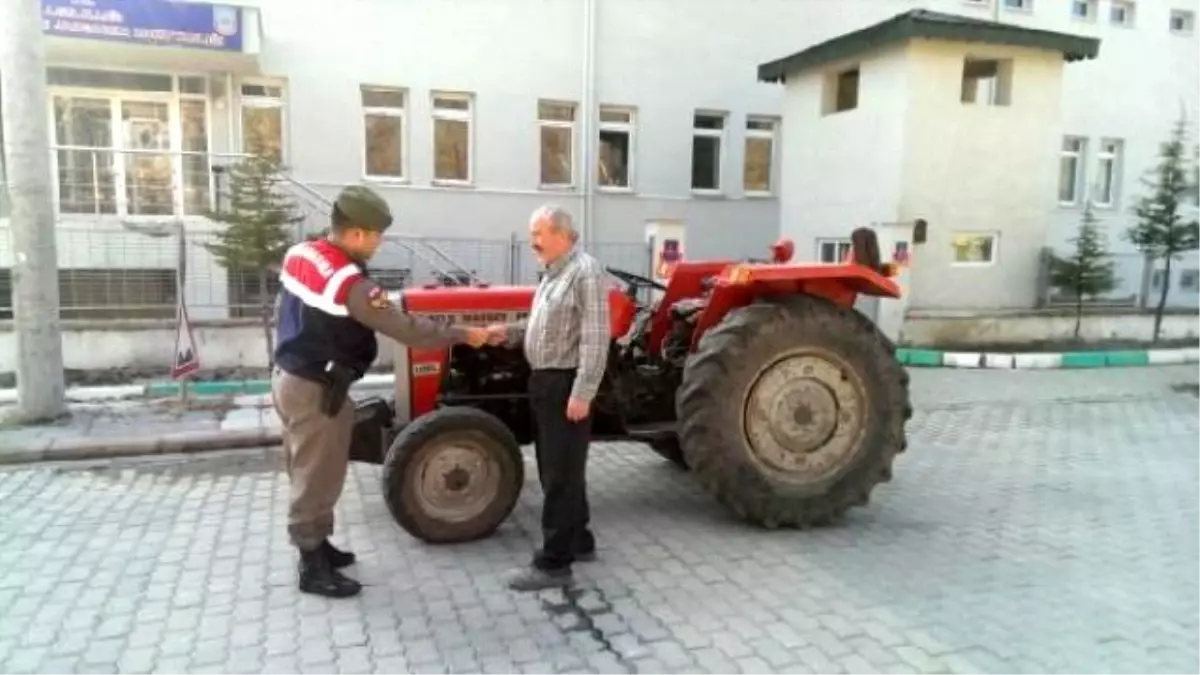 Çalındığından Haberi Olmadığı Traktörünü Jandarma Buldu