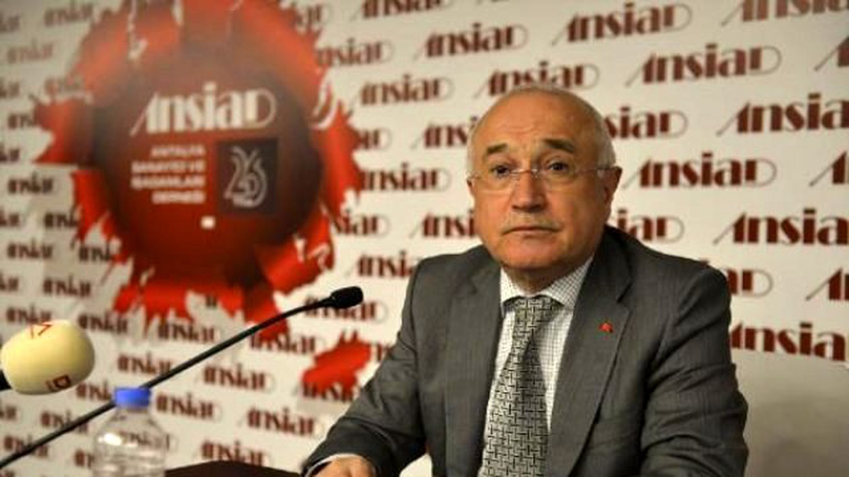 Cemil Çiçek: Birlik, Beraberliğinizi Siyasetçilere Bırakmayın