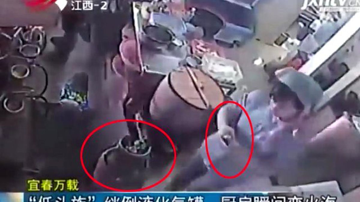 Cep Telefonuna Dalan Garson Restoranı Yaktı