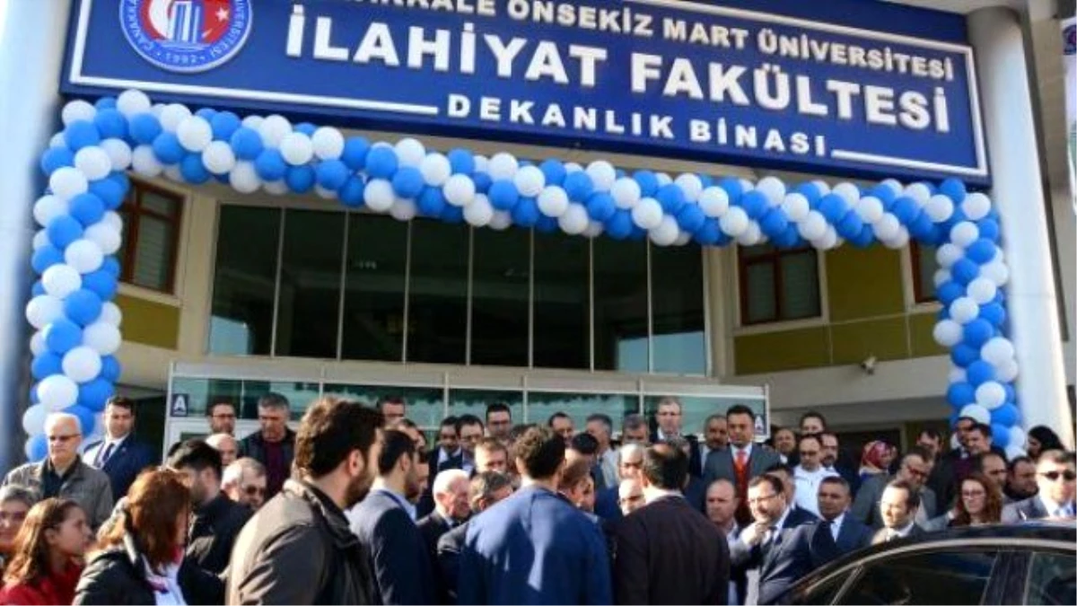 Çomü İlahiyat Fakültesi\'nde Ensar Kitapevi Açıldı