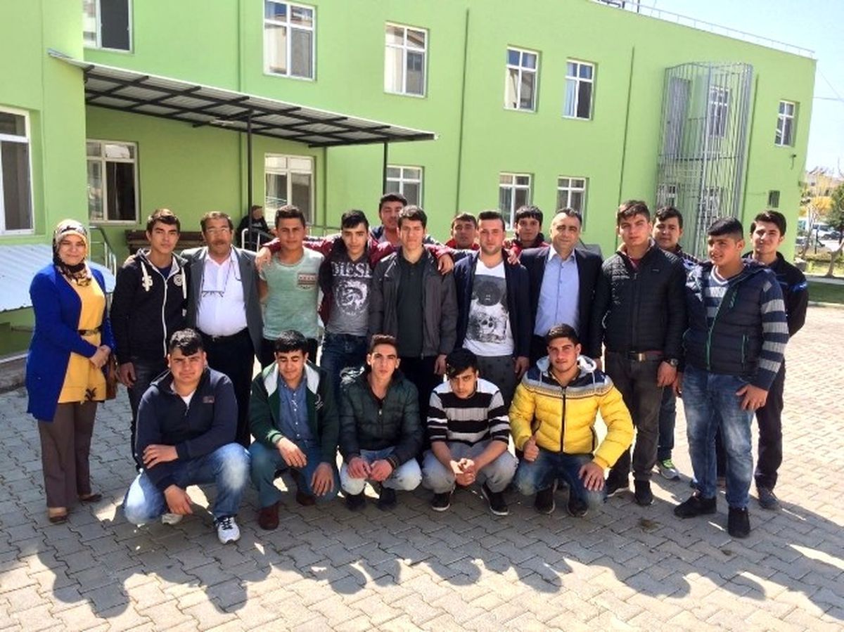 Didimli Öğrencilerden Huzurevi Sakinlerine Ziyaret